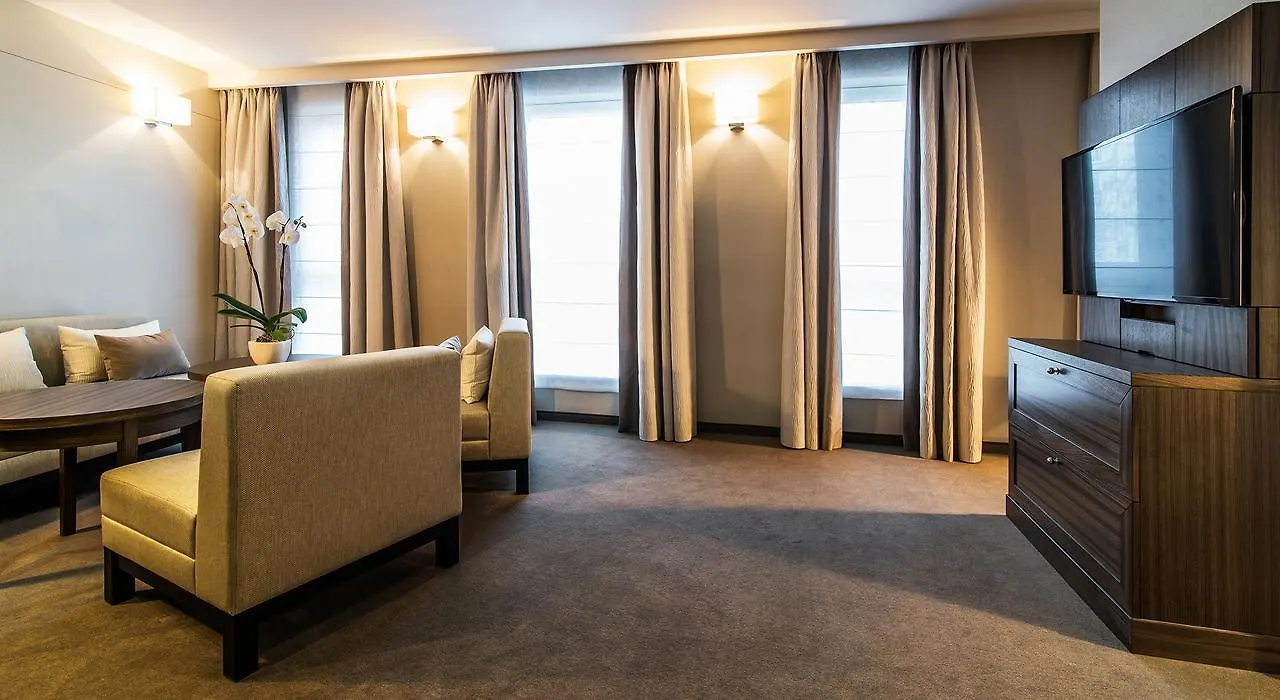 ****  Airport Hotel Okecie Varsóvia Polónia